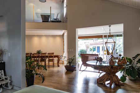 Casa à venda com 420m², 4 quartos e 3 vagas Casa à venda com 420m², 4 quartos e 3 vagasSala