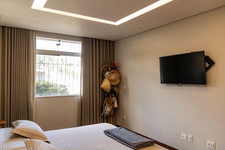 Casa à venda com 420m², 4 quartos e 3 vagas Casa à venda com 420m², 4 quartos e 3 vagasQuarto 1