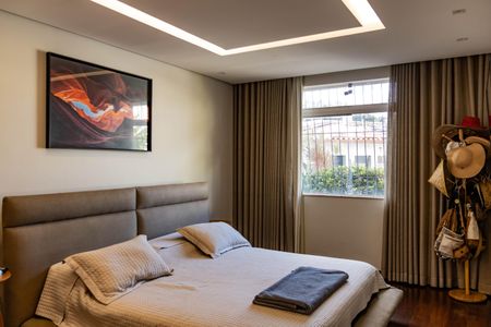 Casa à venda com 420m², 4 quartos e 3 vagas Casa à venda com 420m², 4 quartos e 3 vagasQuarto 1