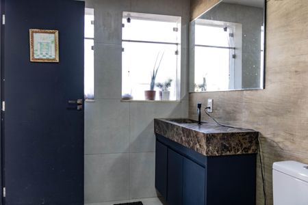 Casa à venda com 420m², 4 quartos e 3 vagas Casa à venda com 420m², 4 quartos e 3 vagasÁrea Gourmet - Banheiro