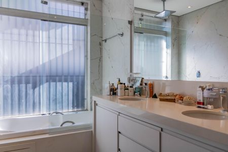 Casa à venda com 420m², 4 quartos e 3 vagas Casa à venda com 420m², 4 quartos e 3 vagasBanheiro - Quarto 1