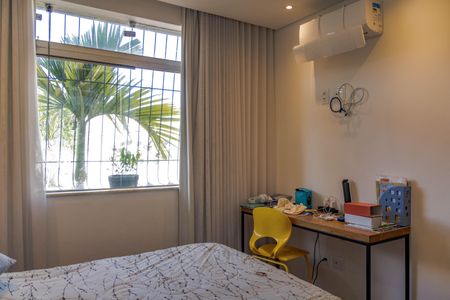 Casa à venda com 420m², 4 quartos e 3 vagas Casa à venda com 420m², 4 quartos e 3 vagasQuarto 4