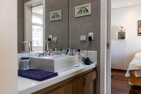 Casa à venda com 420m², 4 quartos e 3 vagas Casa à venda com 420m², 4 quartos e 3 vagasBanheiro