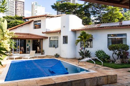 Casa à venda com 420m², 4 quartos e 3 vagas Casa à venda com 420m², 4 quartos e 3 vagasÁrea comum