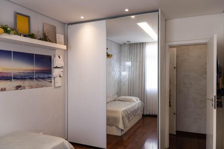 Casa à venda com 420m², 4 quartos e 3 vagas Casa à venda com 420m², 4 quartos e 3 vagasQuarto 3