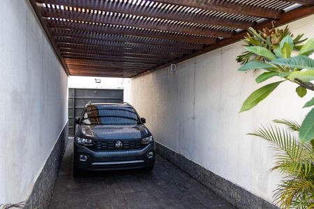 Casa à venda com 420m², 4 quartos e 3 vagas Casa à venda com 420m², 4 quartos e 3 vagasGaragem