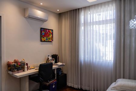 Casa à venda com 420m², 4 quartos e 3 vagas Casa à venda com 420m², 4 quartos e 3 vagasQuarto 3