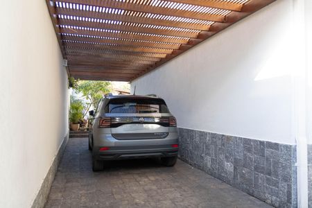 Casa à venda com 420m², 4 quartos e 3 vagas Casa à venda com 420m², 4 quartos e 3 vagasGaragem