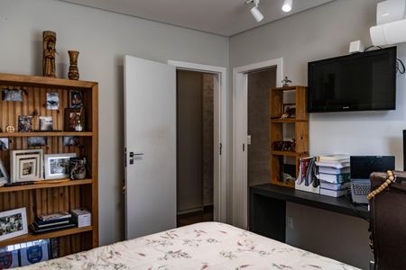 Casa à venda com 420m², 4 quartos e 3 vagas Casa à venda com 420m², 4 quartos e 3 vagasQuarto 2