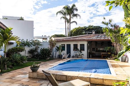 Casa à venda com 420m², 4 quartos e 3 vagas Casa à venda com 420m², 4 quartos e 3 vagasÁrea comum