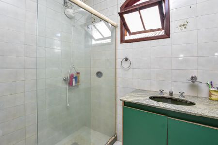 Casa à venda com 216m², 3 quartos e 3 vagas Casa à venda com 216m², 3 quartos e 3 vagasBanheiro