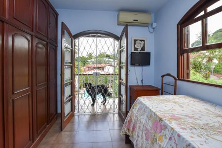 Casa à venda com 216m², 3 quartos e 3 vagas Casa à venda com 216m², 3 quartos e 3 vagasQuarto 2