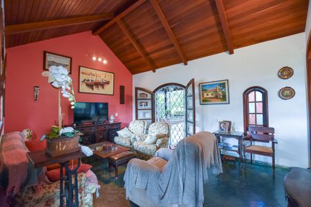 Casa à venda com 216m², 3 quartos e 3 vagas Casa à venda com 216m², 3 quartos e 3 vagasSala