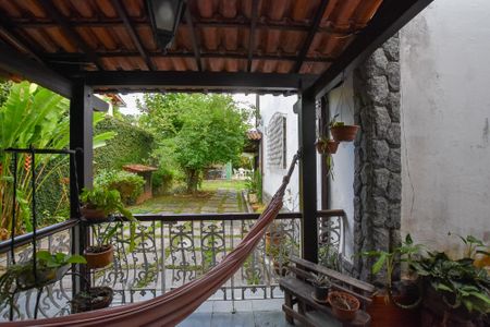 Casa à venda com 216m², 3 quartos e 3 vagas Casa à venda com 216m², 3 quartos e 3 vagasSala