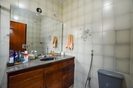 Casa à venda com 216m², 3 quartos e 3 vagas Casa à venda com 216m², 3 quartos e 3 vagasBanheiro da Suíte 1