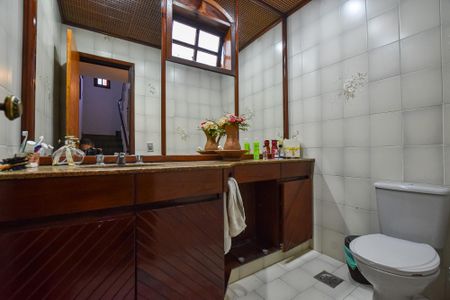 Casa à venda com 216m², 3 quartos e 3 vagas Casa à venda com 216m², 3 quartos e 3 vagasLavabo