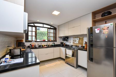 Casa à venda com 216m², 3 quartos e 3 vagas Casa à venda com 216m², 3 quartos e 3 vagasCozinha