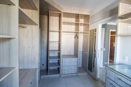 Casa de condomínio à venda com 160m², 3 quartos e sem vaga Casa de condomínio à venda com 160m², 3 quartos e sem vagaCloset da suíte