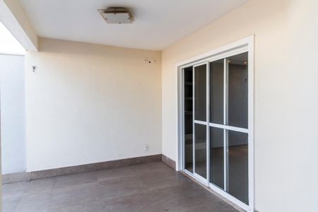 Casa de condomínio à venda com 160m², 3 quartos e sem vaga Casa de condomínio à venda com 160m², 3 quartos e sem vagaVaranda