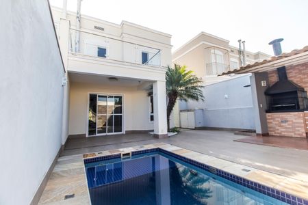 Casa de condomínio à venda com 160m², 3 quartos e sem vaga Casa de condomínio à venda com 160m², 3 quartos e sem vagaPiscina