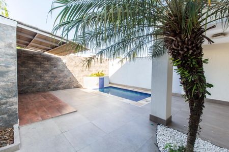 Casa de condomínio à venda com 160m², 3 quartos e sem vaga Casa de condomínio à venda com 160m², 3 quartos e sem vagaPiscina