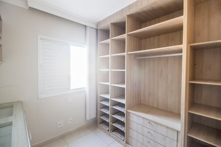 Casa de condomínio à venda com 160m², 3 quartos e sem vaga Casa de condomínio à venda com 160m², 3 quartos e sem vagaCloset da suíte