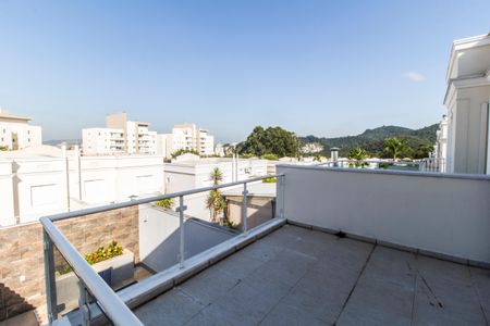 Casa de condomínio à venda com 160m², 3 quartos e sem vaga Casa de condomínio à venda com 160m², 3 quartos e sem vagaVaranda - Suíte