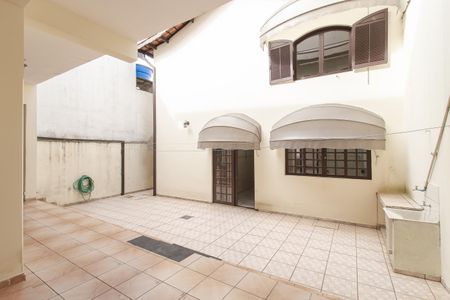 Casa para alugar com 440m², 7 quartos e 4 vagas Casa para alugar com 440m², 7 quartos e 4 vagasQuintal