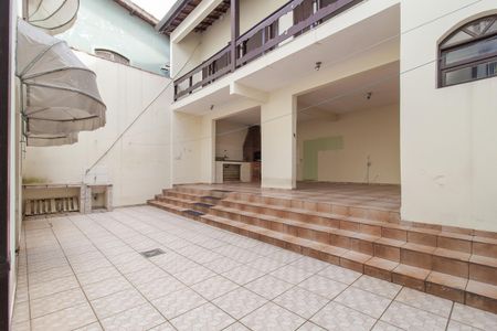 Casa para alugar com 440m², 7 quartos e 4 vagas Casa para alugar com 440m², 7 quartos e 4 vagasQuintal