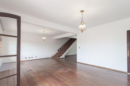 Casa para alugar com 440m², 7 quartos e 4 vagas Casa para alugar com 440m², 7 quartos e 4 vagasSala