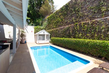 Casa para alugar com 618m², 4 quartos e 4 vagas Casa para alugar com 618m², 4 quartos e 4 vagasPiscina