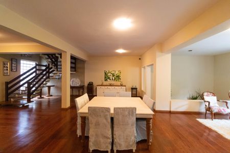 Casa para alugar com 618m², 4 quartos e 4 vagas Casa para alugar com 618m², 4 quartos e 4 vagasSala de Jantar