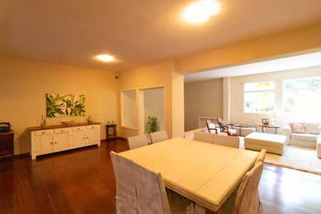 Casa para alugar com 618m², 4 quartos e 4 vagas Casa para alugar com 618m², 4 quartos e 4 vagasSala de Jantar