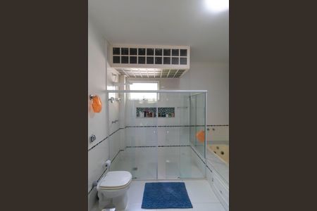 Casa para alugar com 618m², 4 quartos e 4 vagas Casa para alugar com 618m², 4 quartos e 4 vagasBanheiro da Suíte 1