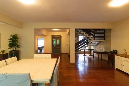 Casa para alugar com 618m², 4 quartos e 4 vagas Casa para alugar com 618m², 4 quartos e 4 vagasSala de Jantar