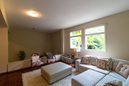 Casa para alugar com 618m², 4 quartos e 4 vagas Casa para alugar com 618m², 4 quartos e 4 vagasSala 2