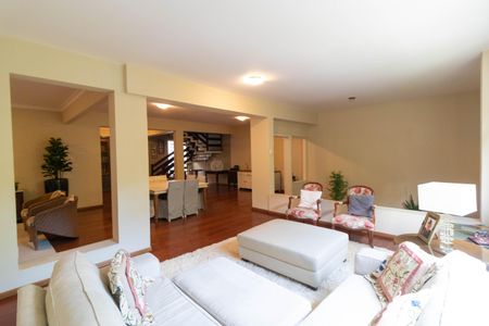 Casa para alugar com 618m², 4 quartos e 4 vagas Casa para alugar com 618m², 4 quartos e 4 vagasSala 2