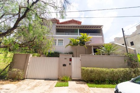 Casa para alugar com 618m², 4 quartos e 4 vagas Casa para alugar com 618m², 4 quartos e 4 vagasFachada