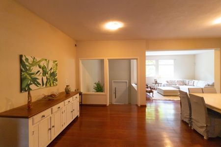 Casa para alugar com 618m², 4 quartos e 4 vagas Casa para alugar com 618m², 4 quartos e 4 vagasSala de Jantar