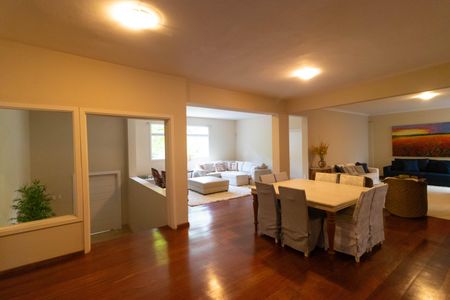 Casa para alugar com 618m², 4 quartos e 4 vagas Casa para alugar com 618m², 4 quartos e 4 vagasSala de Jantar