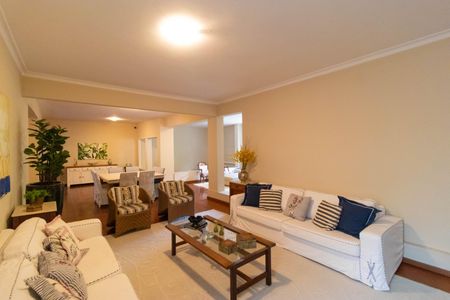 Casa para alugar com 618m², 4 quartos e 4 vagas Casa para alugar com 618m², 4 quartos e 4 vagasSala 1