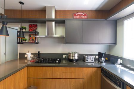 Casa para alugar com 618m², 4 quartos e 4 vagas Casa para alugar com 618m², 4 quartos e 4 vagasCozinha