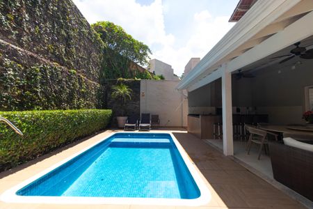 Casa para alugar com 618m², 4 quartos e 4 vagas Casa para alugar com 618m², 4 quartos e 4 vagasPiscina