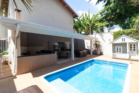 Casa para alugar com 618m², 4 quartos e 4 vagas Casa para alugar com 618m², 4 quartos e 4 vagasPiscina