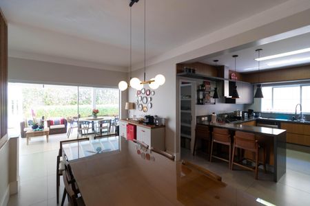 Casa para alugar com 618m², 4 quartos e 4 vagas Casa para alugar com 618m², 4 quartos e 4 vagasCopa