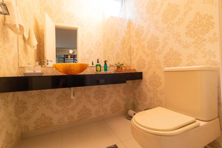 Casa para alugar com 618m², 4 quartos e 4 vagas Casa para alugar com 618m², 4 quartos e 4 vagasLavabo