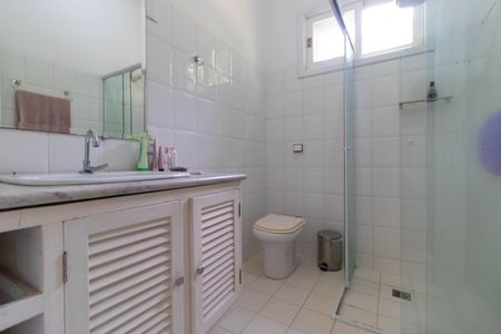 Casa para alugar com 618m², 4 quartos e 4 vagas Casa para alugar com 618m², 4 quartos e 4 vagasBanheiro da Suíte 2