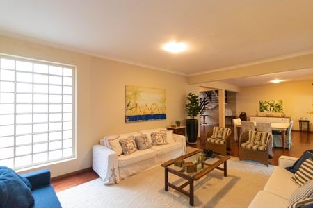 Casa para alugar com 618m², 4 quartos e 4 vagas Casa para alugar com 618m², 4 quartos e 4 vagasSala 1