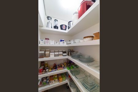 Casa para alugar com 618m², 4 quartos e 4 vagas Casa para alugar com 618m², 4 quartos e 4 vagasDespensa