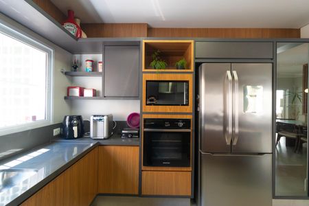 Casa para alugar com 618m², 4 quartos e 4 vagas Casa para alugar com 618m², 4 quartos e 4 vagasCozinha